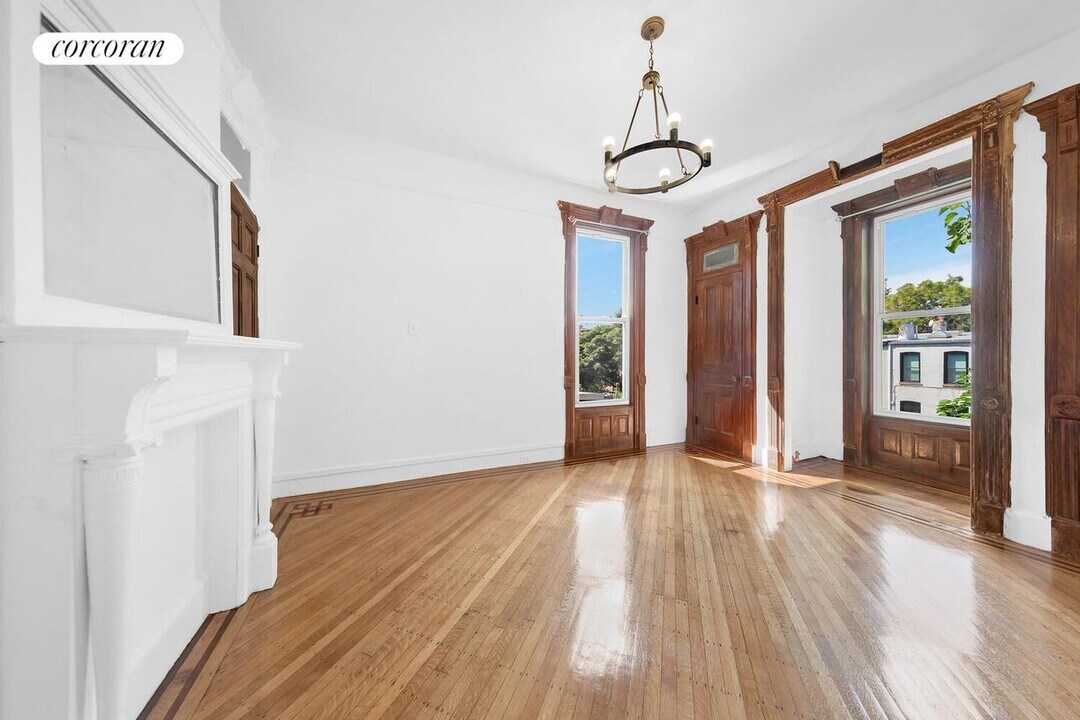 209 Jefferson Ave in Brooklyn, NY - Building Photo