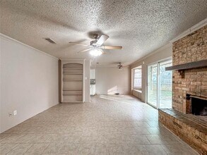 1112 Autumn Oak Dr in Denton, TX - Building Photo - Building Photo