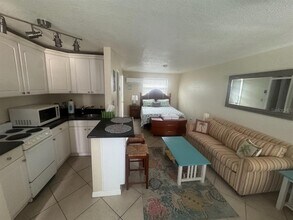 14715 Gulf Blvd in Madeira Beach, FL - Building Photo - Building Photo