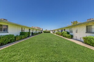 Rossmore Apartments in Phoenix, AZ - Building Photo