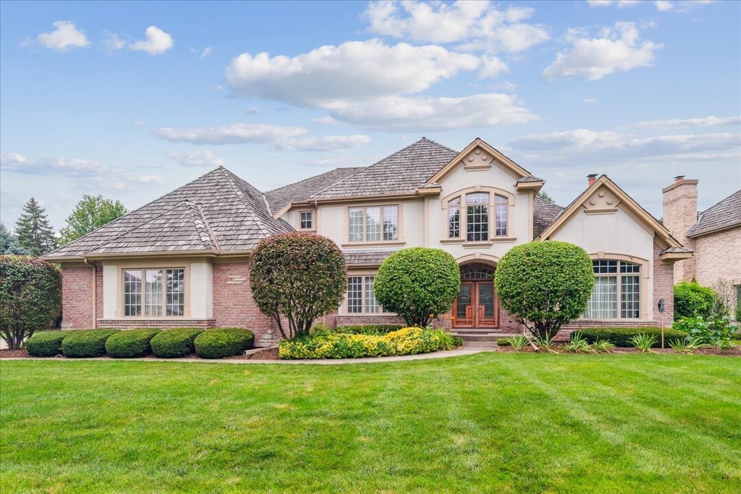 1304 Lingonberry Ct in Libertyville, IL - Foto de edificio