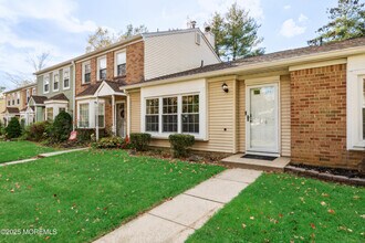 357 Minstrel Ct in Old Bridge, NJ - Building Photo - Building Photo