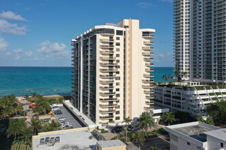 Mar Del Plata in Miami Beach, FL - Foto de edificio - Building Photo