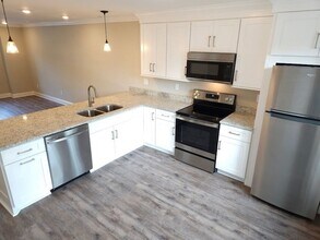 609 Fairview Ave, Unit B in Murfreesboro, TN - Building Photo - Building Photo