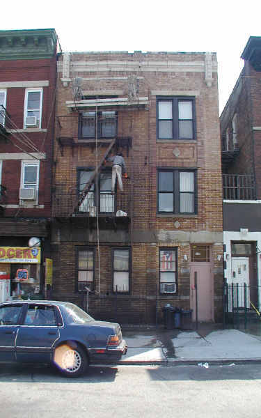 918 34th Ave in Astoria, NY - Foto de edificio