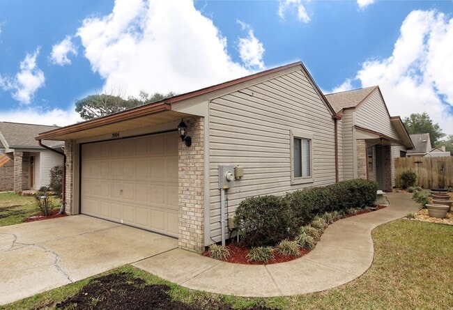 property at 3904 Summerwood Ct