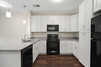 Oak Forest Pointe in Raleigh, NC - Building Photo - Building Photo