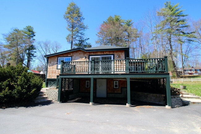 94 Lakeshore Dr in Northwood, NH - Building Photo - Building Photo