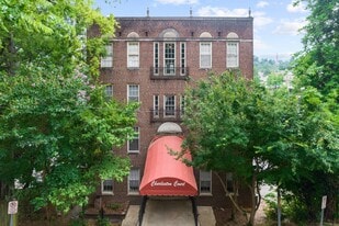 Charleston Court in Birmingham, AL - Building Photo