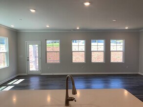 139 Iris Dr in Raleigh, NC - Building Photo - Building Photo