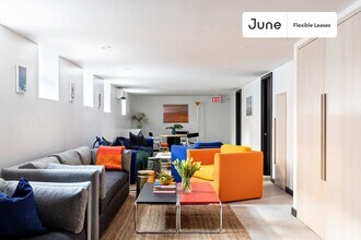 Peaceful ROOM at The Maison Jefferson, Unit 7 in Brooklyn, NY - Foto de edificio - Building Photo