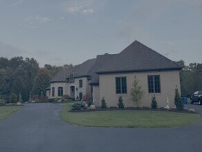 9020 Whisperinghill Dr in Cincinnati, OH - Building Photo - Building Photo