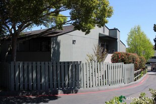 117 Piccadilly Pl in San Bruno, CA - Building Photo