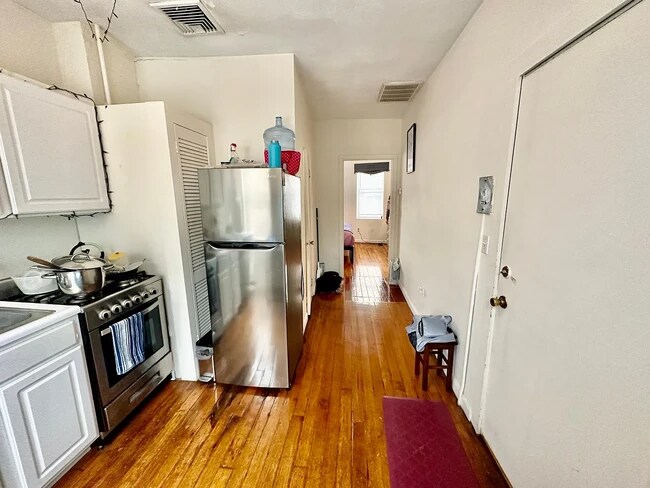 13 Charter St, Unit #4F in Boston, MA - Building Photo - Building Photo
