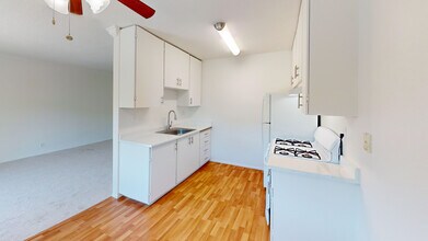 1004 Ignacio Blvd in Novato, CA - Building Photo - Building Photo