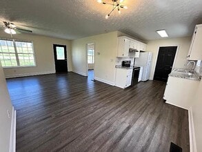 200 Central Ave in Commerce, GA - Building Photo - Building Photo