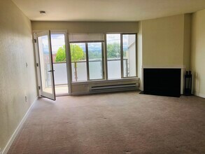 5829 NE 75th St, Unit A336 in Seattle, WA - Building Photo - Building Photo