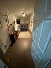 60 Westville St, Unit Room 1 in Boston, MA - Foto de edificio - Building Photo