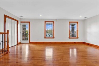 75 Albany St-Unit -#3 in Poughkeepsie, NY - Foto de edificio - Building Photo