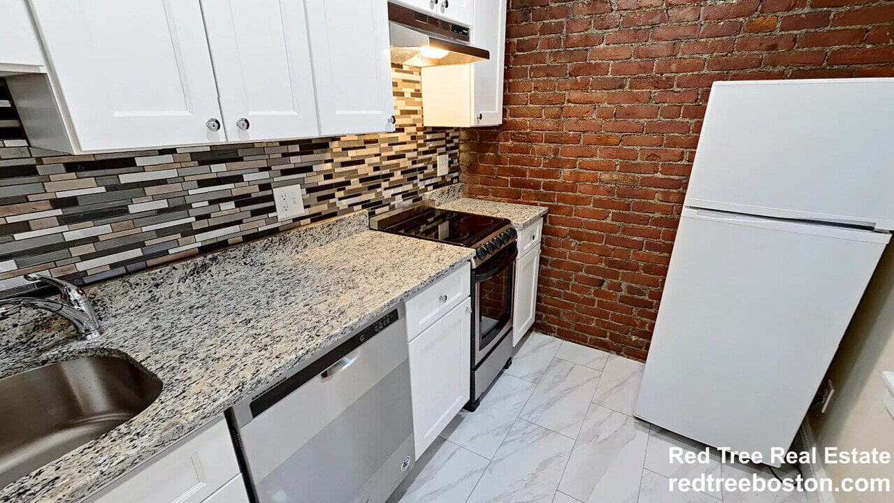 60 Cameron St in Brookline, MA - Building Photo