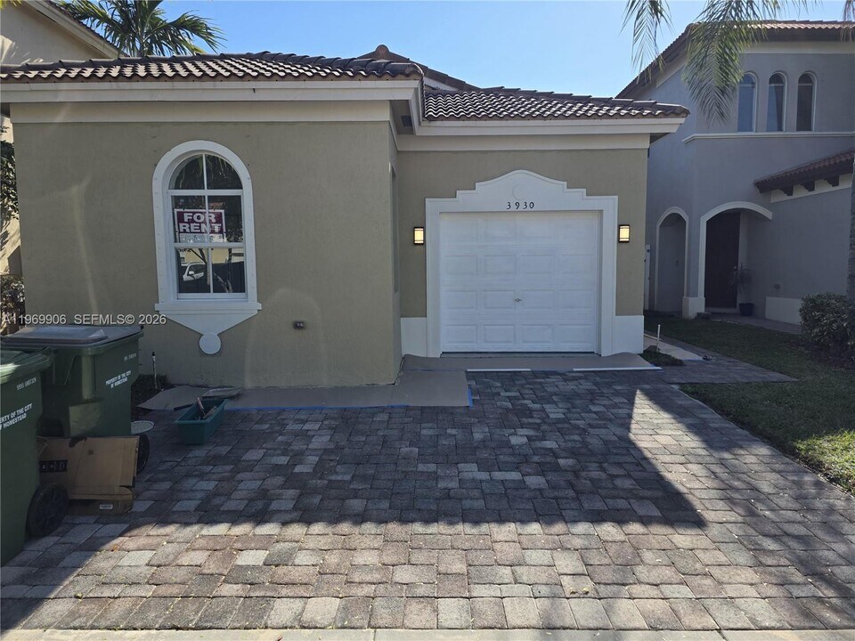 3930 NE 12th Dr in Homestead, FL - Building Photo