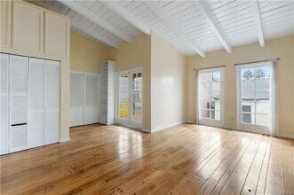 1506 Bayview Dr in Hermosa Beach, CA - Building Photo - Building Photo