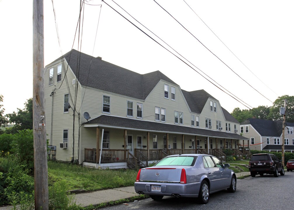22-32 Overlook St in Whitinsville, MA - Building Photo