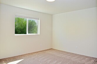 1991 Sky Park Dr in Medford, OR - Building Photo - Building Photo