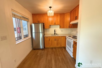 240 San Diego Ave in San Bruno, CA - Building Photo - Building Photo