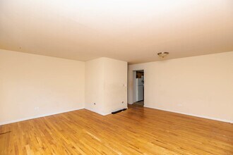 2007 W Touhy Ave in Chicago, IL - Building Photo - Building Photo