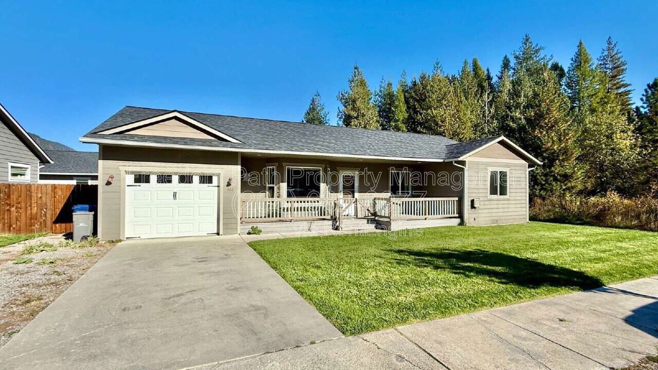 302 Ashlin Ct in Sandpoint, ID - Building Photo