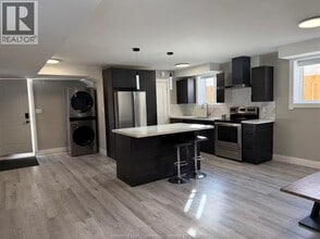2446 McDougall St in Windsor, ON - Building Photo - Building Photo