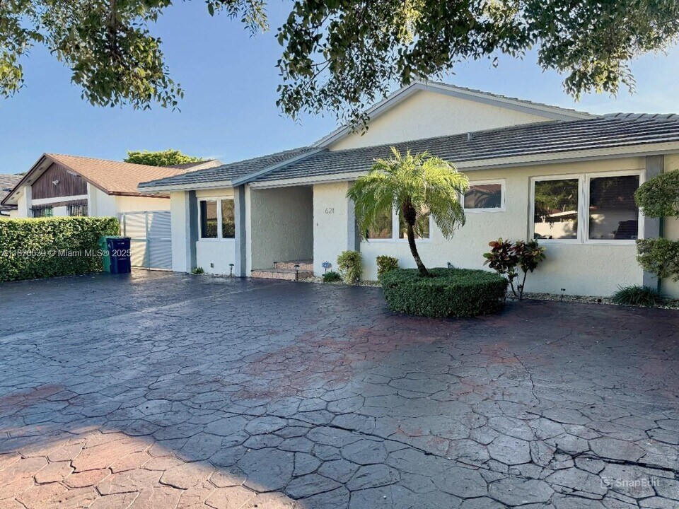 621 SW 99th Pl in Miami, FL - Building Photo