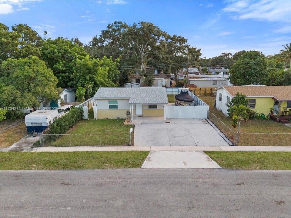 6416 Franklin St in Hollywood, FL - Building Photo