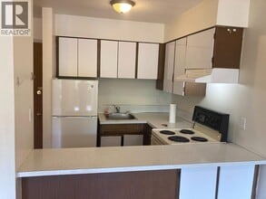 3570 E Hastings St in Vancouver, BC - Building Photo - Building Photo