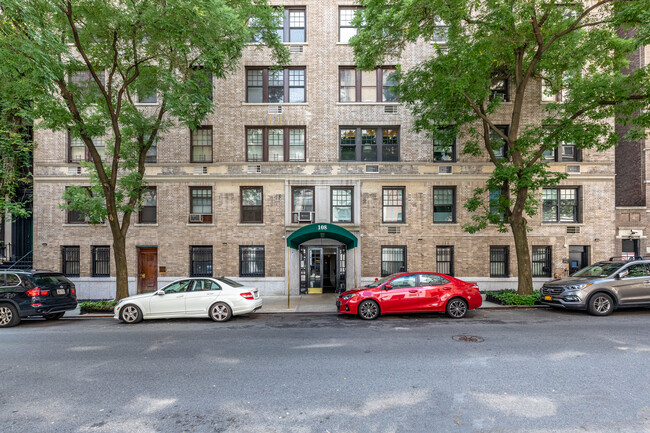 108 E 82nd St in New York, NY - Foto de edificio - Building Photo