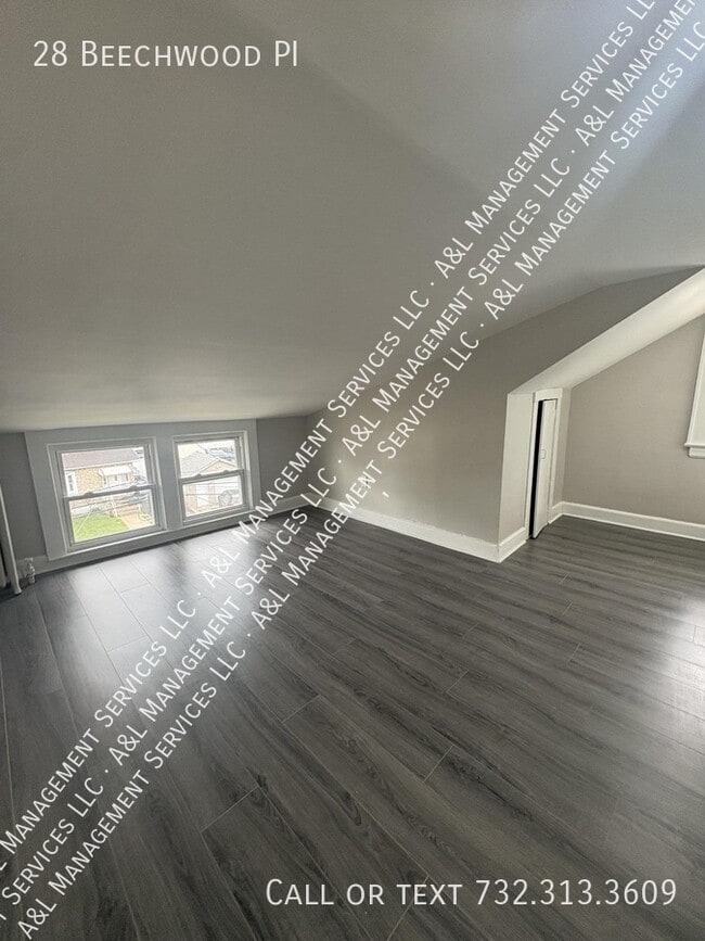 property at 28 Beechwood Pl