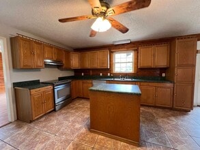 521 NC-172 in Hubert, NC - Building Photo - Building Photo