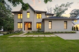 1068 Moores Mill Rd NW in Atlanta, GA - Building Photo