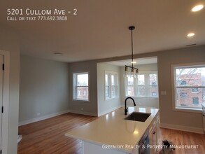 5201 W Cullom Ave-Unit -2 in Chicago, IL - Foto de edificio - Building Photo