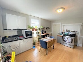 16 Cutter St, Unit 2R in Somerville, MA - Building Photo - Building Photo