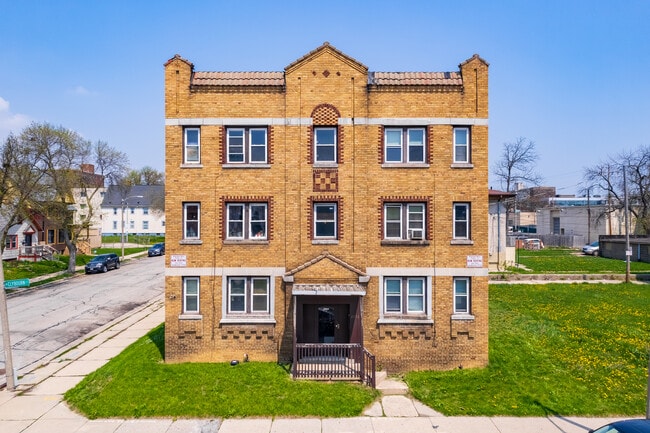 Wisconsin Metro Studios - Clybourn in Milwaukee, WI - Foto de edificio - Building Photo