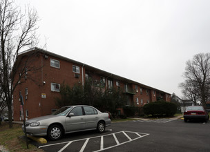 Robert Morris Apartments in Morrisville, PA - Building Photo - Building Photo