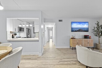 629 Sea Pine Way in Greenacres, FL - Building Photo - Building Photo