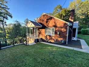 129 Terrace Ct in Trafford, PA - Building Photo - Building Photo