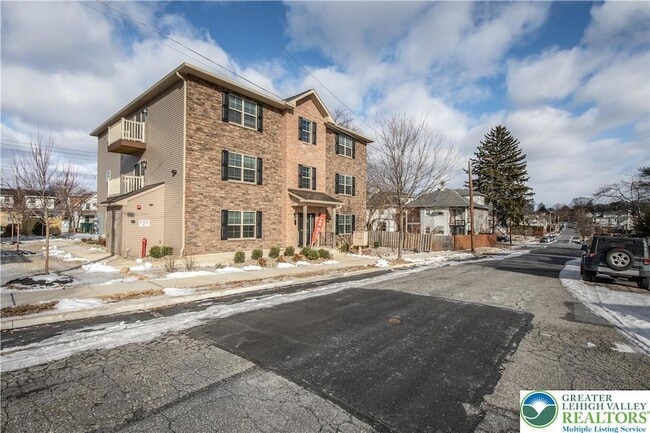 1513 Maple St, Unit 101 in Bethlehem, PA - Building Photo - Building Photo