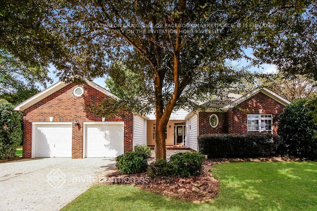 17032 Stinson Ave in Huntersville, NC - Foto de edificio