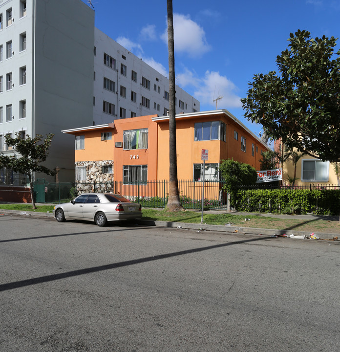 749 S Berendo St in Los Angeles, CA - Building Photo