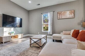 1016 Winters St in Dallas, TX - Building Photo - Building Photo