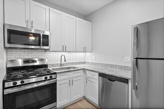 7608 N Sheridan Rd, Unit 207 in Chicago, IL - Building Photo - Building Photo
